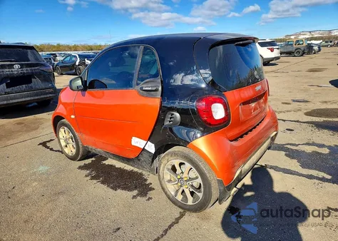 2016 Smart Fortwo z USA, uszkodzony, nr VIN WMEFJ5DA2GK071028